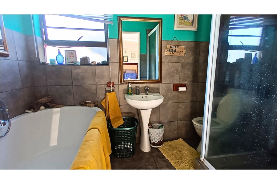 5 Bedroom Property for Sale in Gonubie Eastern Cape